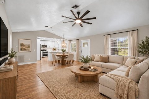House in Gibsonton, Florida 3 bedrooms, 148.64 sq.m. № 2429514 - photo 13