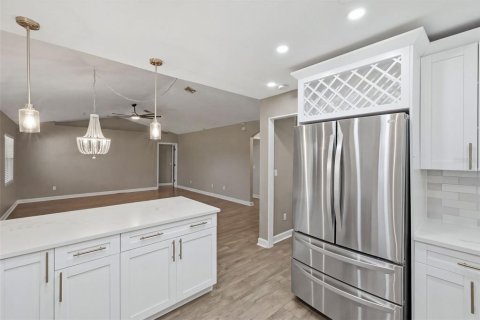 House in Gibsonton, Florida 3 bedrooms, 148.64 sq.m. № 2429514 - photo 7