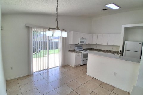 House in Orlando, Florida 3 bedrooms, 124.4 sq.m. № 2377828 - photo 9