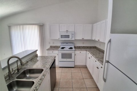 House in Orlando, Florida 3 bedrooms, 124.4 sq.m. № 2377828 - photo 7