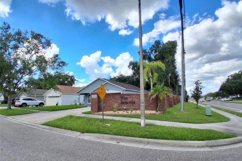 House in Orlando, Florida 3 bedrooms, 124.4 sq.m. № 2377828 - photo 26