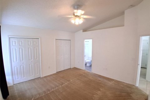 House in Orlando, Florida 3 bedrooms, 124.4 sq.m. № 2377828 - photo 18