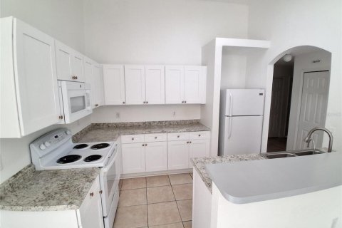 House in Orlando, Florida 3 bedrooms, 124.4 sq.m. № 2377828 - photo 6
