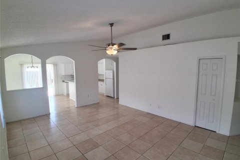 House in Orlando, Florida 3 bedrooms, 124.4 sq.m. № 2377828 - photo 10
