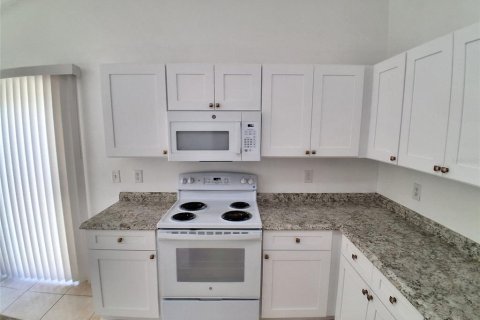 House in Orlando, Florida 3 bedrooms, 124.4 sq.m. № 2377828 - photo 5