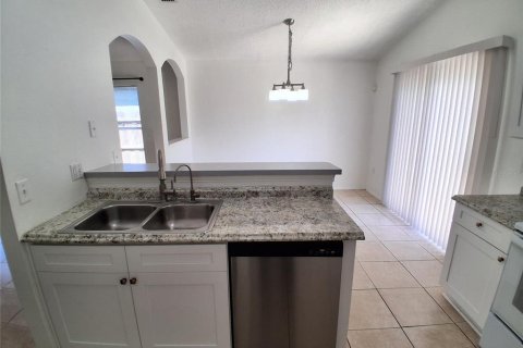 House in Orlando, Florida 3 bedrooms, 124.4 sq.m. № 2377828 - photo 8