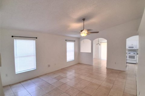 House in Orlando, Florida 3 bedrooms, 124.4 sq.m. № 2377828 - photo 12