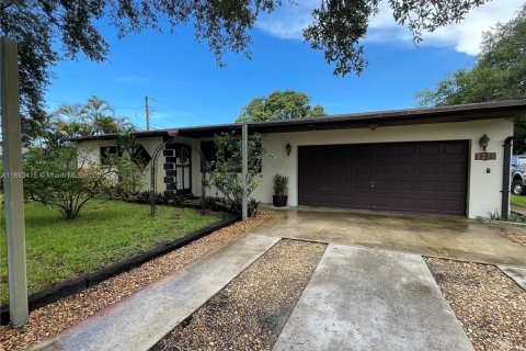 Casa en venta en Hollywood, Florida, 3 dormitorios, 129.32 m2 № 1875565 - foto 1