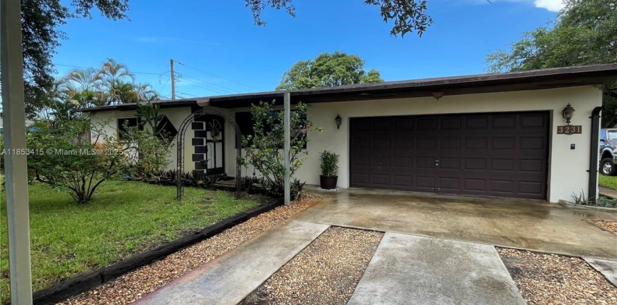Casa en Hollywood, Florida 3 dormitorios, 129.32 m2 № 1875565