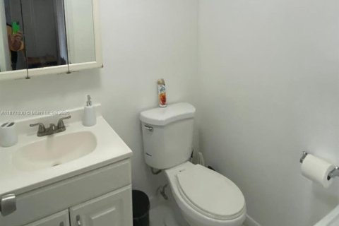 Condominio en alquiler en Sunny Isles Beach, Florida, 1 dormitorio, 71.26 m2 № 1980673 - foto 3