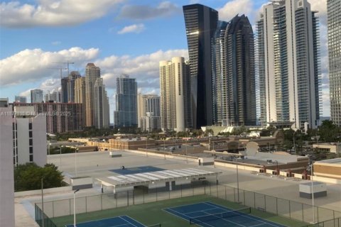 Condominio en Sunny Isles Beach, Florida, 1 dormitorio  № 1980673