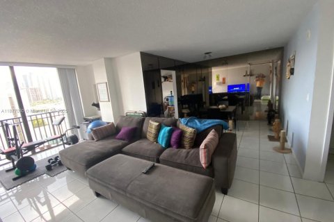 Condominio en alquiler en Sunny Isles Beach, Florida, 1 dormitorio, 71.26 m2 № 1980673 - foto 2