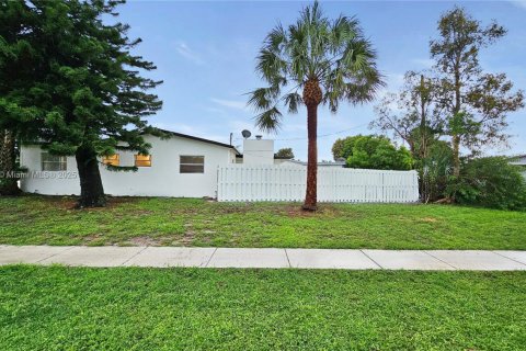 Casa en venta en Lauderhill, Florida, 3 dormitorios, 143.63 m2 № 1965250 - foto 5