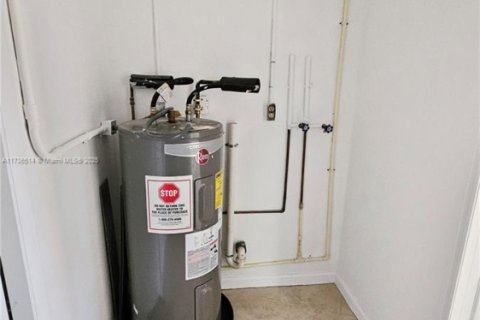 Casa en venta en Lauderhill, Florida, 3 dormitorios, 143.63 m2 № 1965250 - foto 16