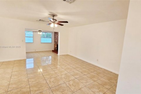 Casa en venta en Lauderhill, Florida, 3 dormitorios, 143.63 m2 № 1965250 - foto 6