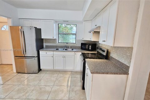 Casa en venta en Lauderhill, Florida, 3 dormitorios, 143.63 m2 № 1965250 - foto 14