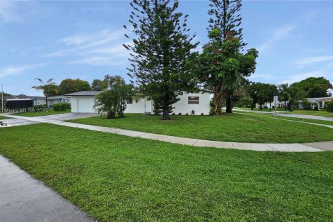 Casa en venta en Lauderhill, Florida, 3 dormitorios, 143.63 m2 № 1965250 - foto 2