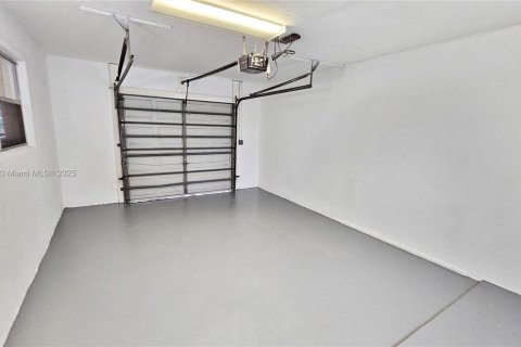 Casa en venta en Lauderhill, Florida, 3 dormitorios, 143.63 m2 № 1965250 - foto 21