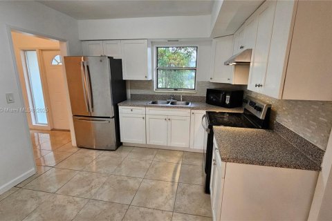 Casa en venta en Lauderhill, Florida, 3 dormitorios, 143.63 m2 № 1965250 - foto 12