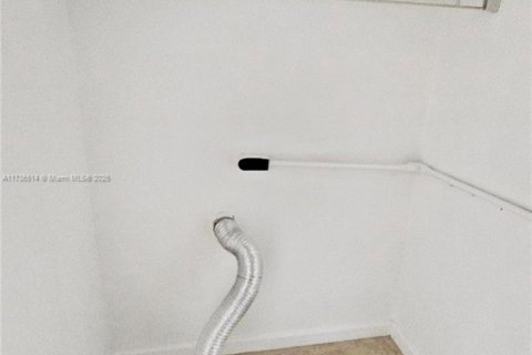 Casa en venta en Lauderhill, Florida, 3 dormitorios, 143.63 m2 № 1965250 - foto 15