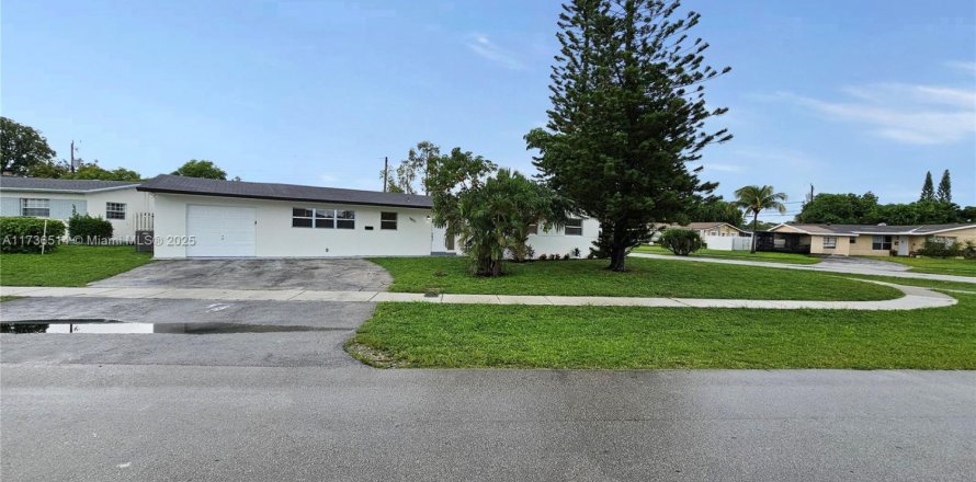 Casa en Lauderhill, Florida 3 dormitorios, 143.63 m2 № 1965250