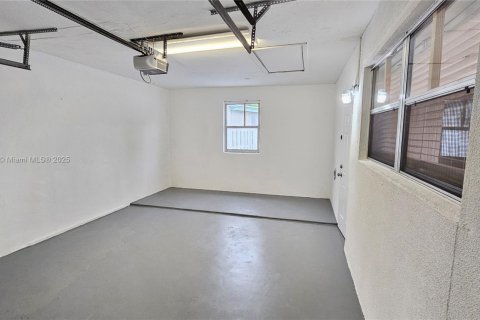 Casa en venta en Lauderhill, Florida, 3 dormitorios, 143.63 m2 № 1965250 - foto 20