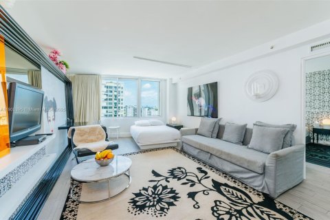 Купить кондоминиум в Майами-Бич, Флорида 1 спальня, 68.84м2, № 1956160 - фото 1