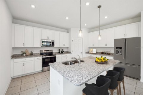 Casa en venta en Haines City, Florida, 5 dormitorios, 226.12 m2 № 1869388 - foto 2
