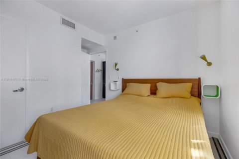 Condo in Miami Beach, Florida, 1 bedroom  № 1973802 - photo 28