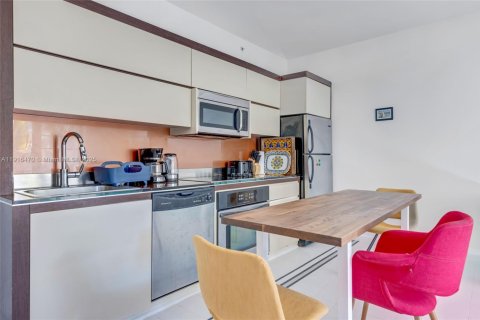 Condo in Miami Beach, Florida, 1 bedroom  № 1973802 - photo 14