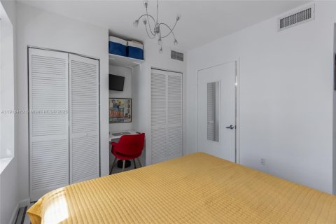 Condo in Miami Beach, Florida, 1 bedroom  № 1973802 - photo 27