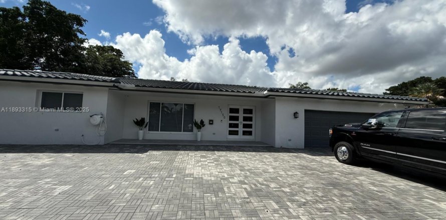 Casa en Hialeah, Florida 6 dormitorios, 255.3 m2 № 1945266