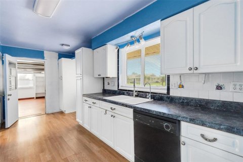 House in Sun City Center, Florida 2 bedrooms, 135.45 sq.m. № 1780500 - photo 11
