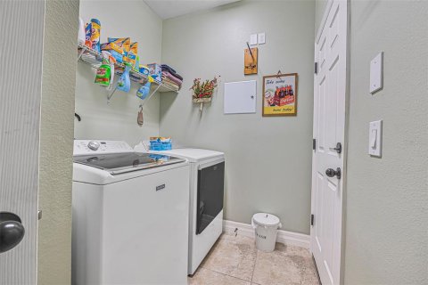 House in DeLand, Florida 3 bedrooms, 166.11 sq.m. № 1769147 - photo 25