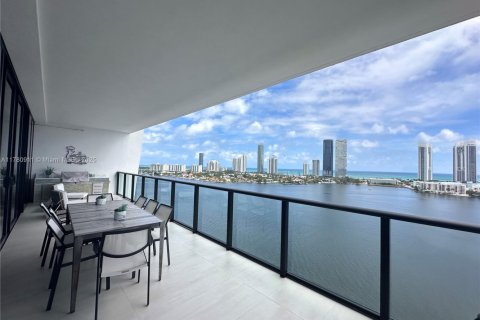 Condominio en alquiler en Aventura, Florida, 3 dormitorios, 274.62 m2 № 1868625 - foto 1