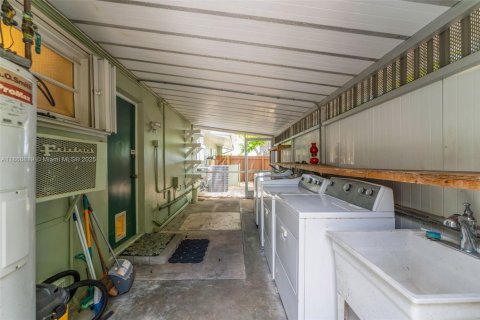 Casa en venta en Homestead, Florida, 4 dormitorios, 268.21 m2 № 1979374 - foto 30