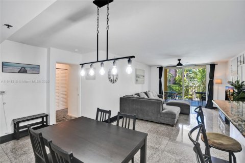 Condo in Aventura, Florida, 2 bedrooms  № 1940313 - photo 5