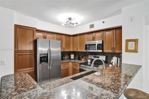 Condo in Aventura, Florida, 2 bedrooms  № 1940313 - photo 10