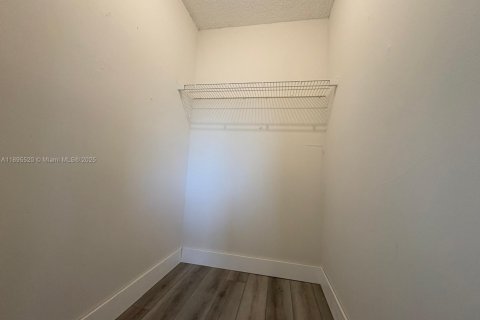 Condominio en venta en Miami, Florida, 2 dormitorios, 78.04 m2 № 2089108 - foto 19