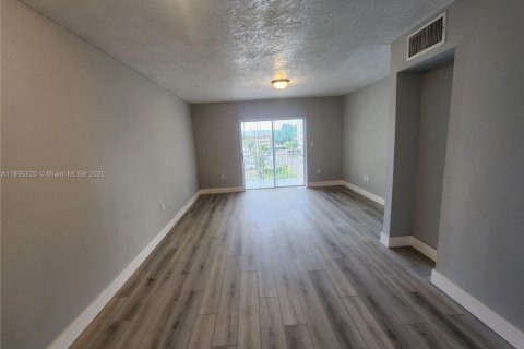 Condominio en venta en Miami, Florida, 2 dormitorios, 78.04 m2 № 2089108 - foto 5