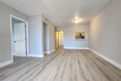 Condominio en venta en Miami, Florida, 2 dormitorios, 78.04 m2 № 2089108 - foto 4
