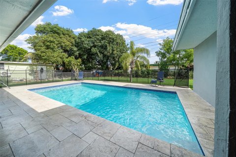 House in Miami Gardens, Florida 4 bedrooms, 136.57 sq.m. № 1695319 - photo 19