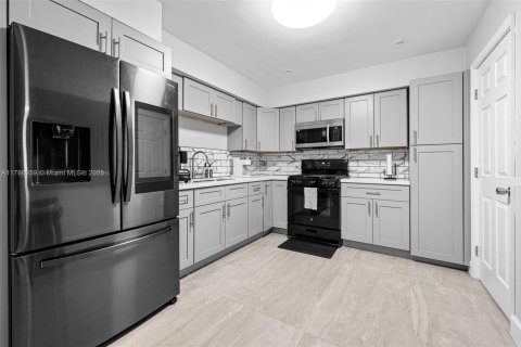 House in Miami Gardens, Florida 4 bedrooms, 136.57 sq.m. № 1695319 - photo 6