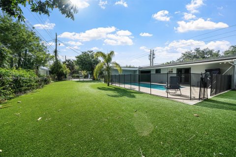 House in Miami Gardens, Florida 4 bedrooms, 136.57 sq.m. № 1695319 - photo 24