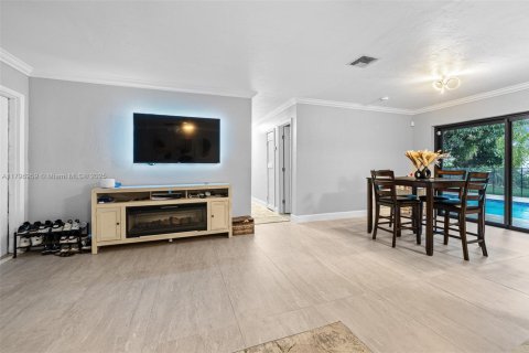 House in Miami Gardens, Florida 4 bedrooms, 136.57 sq.m. № 1695319 - photo 7
