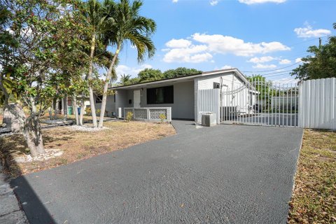 House in Miami Gardens, Florida 4 bedrooms, 136.57 sq.m. № 1695319 - photo 27