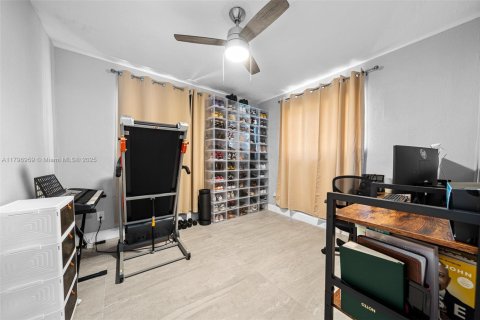 House in Miami Gardens, Florida 4 bedrooms, 136.57 sq.m. № 1695319 - photo 13
