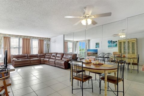 Condominio en venta en Fort Lauderdale, Florida, 2 dormitorios, 106.28 m2 № 1764366 - foto 8