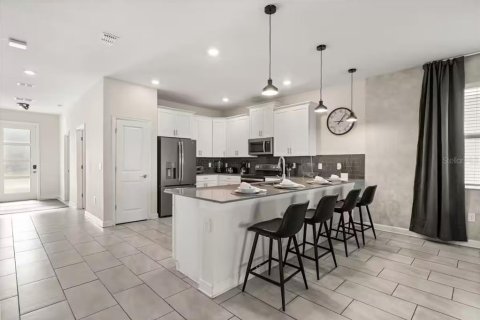 House in Davenport, Florida 9 bedrooms, 364.36 sq.m. № 2240015 - photo 7