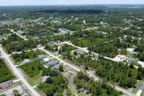 Commercial property in Lehigh Acres, Florida № 2184058 - photo 11